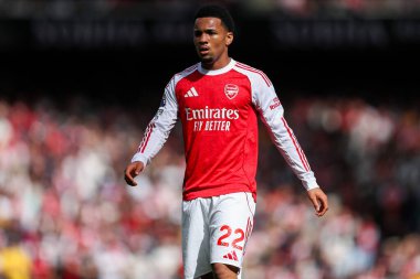 Arsenal 'den Ethan Nwaneri, 13 Eylül 2025' te İngiltere 'nin Emirates Stadyumu' nda oynanan Premier League karşılaşmasında Arsenal ve Nottingham Forest maçına bakıyor. 