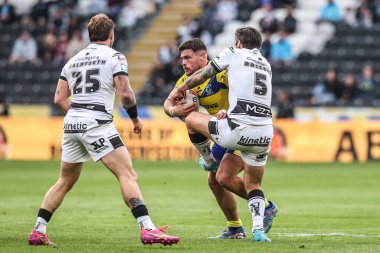 Warrington Wolves 'tan Joe Philbin, Hull FC' den Tom Briscoe tarafından 13 Eylül 2025 'te MKM Stadyumu' nda oynanan Betfred Süper Lig 26. Raundda oynanan Hull FC vs Warrington Wolves maçında yenildi.