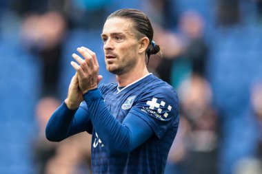 Everton 'dan Jack Grealish, 13 Eylül 2025' te Liverpool 'daki Hill Dickinson Stadyumu' nda oynanan Premier League maçı sonrasında taraftarlarını alkışladı.