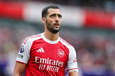 Arsenal 'den Mikel Merino, 13 Eylül 2025' te İngiltere 'nin Emirates Stadyumu' nda oynanan Premier Lig karşılaşmasında Arsenal ve Nottingham Forest maçına bakıyor. 