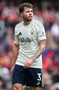 Nottingham Ormanı 'ndan Neco Williams, 13 Eylül 2025' te İngiltere 'nin Emirates Stadyumu' nda oynanan Premier League maçında Arsenal ve Nottingham Ormanı maçını izliyor. 