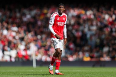 Cristhian Mosquera of Arsenal, 13 Eylül 2025 tarihinde İngiltere 'nin Emirates Stadyumu' nda oynanan Premier League maçında Arsenal ve Nottingham Forest maçına bakıyor. 