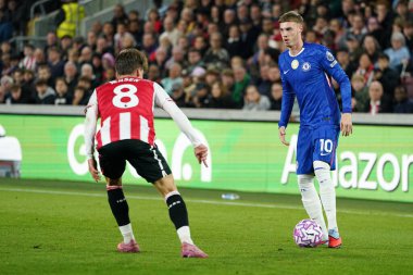 Chelsea 'den Cole Palmer Premier Lig karşılaşmasında Brentford Chelsea' ye karşı Gtech Community Stadyumu 'nda 13 Eylül 2025' te top üzerinde.
