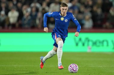 Chelsea 'den Cole Palmer Premier Lig karşılaşmasında Brentford Chelsea' ye karşı Gtech Community Stadyumu 'nda 13 Eylül 2025' te top üzerinde. 