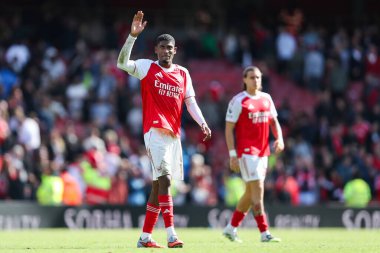 Cristhian Mosquera of Arsenal, 13 Eylül 2025 tarihinde İngiltere 'nin Emirates Stadyumu' nda oynanan Premier League maçı Arsenal-Nottingham Forest maçının ardından takımların kazandığı galibiyet sonrasında taraftarları kabul ediyor.