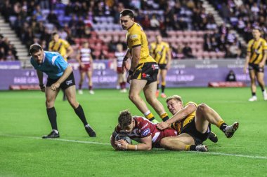 Wigan Warriors 'dan Jack Farrimond, 12 Eylül 2025' te Wigan, İngiltere 'deki The Brick Community Stadyumu' nda Wigan Warriors ve Castleford Tigers arasında oynanan 26-0 Betfred Süper Ligi karşılaşmasında 26-0 yenmeye çalışıyor.