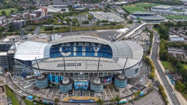 Premier Lig maçında Manchester City, Manchester United 'a karşı Etihad Stadyumu' nda 14 Eylül 2025 'te oynanan karşılaşmada şehrimize büyük bir duvar resmiyle oyuncu girişi yapıldı.