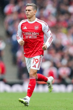Arsenal 'den Leandro Trossard, 13 Eylül 2025' te İngiltere 'nin Emirates Stadyumu' nda oynanan Premier League maçında Nottingham Ormanı 'na karşı oynanan maçta görev aldı. 
