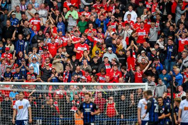 Middlesbrough taraftarları, 13 Eylül 2025 'te İngiltere' nin Deepdale kentinde oynanan Preston North End-Middlesbrough maçında eşitliği kutluyor. 