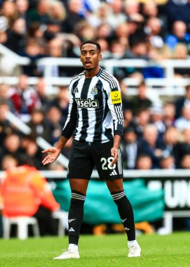 Newcastle United 'dan Joe Willock Premier League maçı sırasında Newcastle United, Wolverhampton Wanderers' a karşı St. James 's Park, Newcastle, İngiltere, 13 Eylül 2025 