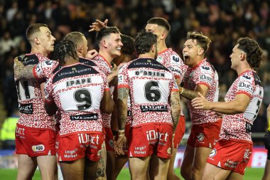 Leigh Leopards takımından Andrew Badrock, 12 Eylül 2025 'te Leigh Spor Köyü, Leigh, İngiltere' de oynanan Betfred Süper Lig 26. Raundunda takım arkadaşlarıyla denemesini kutluyor.