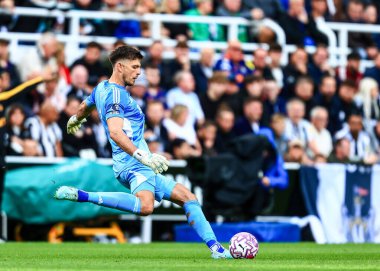 Nick Pope Newcastle United Premier League maçında kaleci Newcastle United, Wolverhampton Wanderers 'a karşı St. James' s Park, Newcastle, İngiltere, 13 Eylül 2025