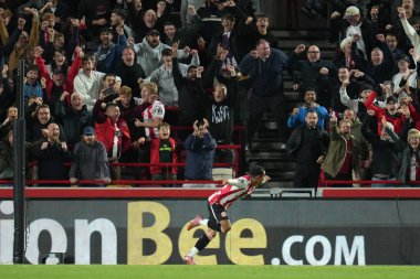 Brentford 'dan Fabio Carvalho, 13 Eylül 2025' te Londra 'daki Gtech Community Stadyumu' nda oynanan Premier League karşılaşmasında 2-2 eşitliği kutluyor.