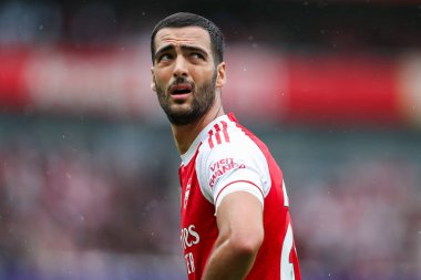 Arsenal 'den Mikel Merino, 13 Eylül 2025' te İngiltere 'nin Emirates Stadyumu' nda oynanan Premier Lig karşılaşmasında Arsenal ve Nottingham Forest maçına bakıyor. 