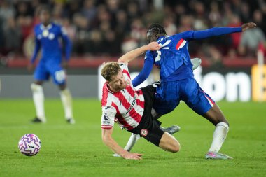 Chelsea 'den Tyrique George ve Brentford' dan Nathan Collins Premier League karşılaşmasında Brentford Chelsea 'ye karşı Gtech Community Stadyumu, Londra, 13 Eylül 2025