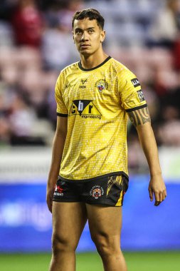 Castleford Tigers takımından Daejarn Asi, 12 Eylül 2025 'te oynanan Betfred Süper Lig karşılaşmasında Wigan Warriors Castleford Tigers' a karşı oynadığı The Brick Community Stadyumu maçında ısındı.