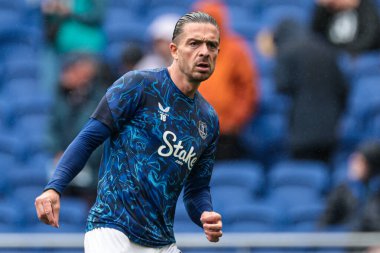 Everton 'dan Jack Grealish Premier Lig karşılaşması öncesinde Everton, Aston Villa' ya karşı Liverpool 'daki Hill Dickinson Stadyumu' nda 13 Eylül 2025 'de ısınıyor.