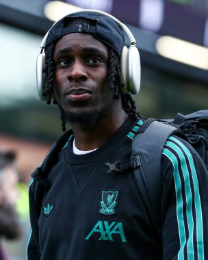 Liverpool 'dan Jeremie Frimpong, Burnley' nin Liverpool 'a karşı oynadığı 14 Eylül 2025 tarihli Premier Lig maçı öncesinde stadyuma geldi.