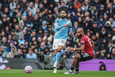 Manchester City 'den Josko Gvardiol Premier League maçında pas veriyor Manchester City Manchester United' a karşı Etihad Stadyumu, Manchester, İngiltere, 14 Eylül 2025 