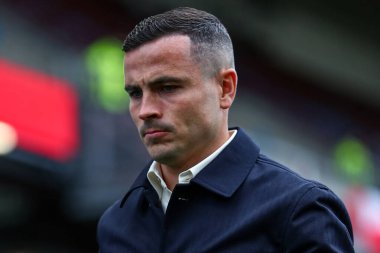 Burnley 'den Josh Cullen, Burnley, Burnley, İngiltere' de 14 Eylül 2025 tarihinde oynanan Premier Lig karşılaşması öncesinde stadyuma geldi.