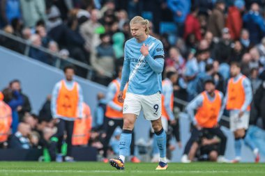 Manchester City 'den Erling Haaland 14 Eylül 2025' te Etihad Stadyumu 'nda Manchester City ile Manchester United arasındaki Premier League maçında 2-0' lık galibiyetini kutluyor. 