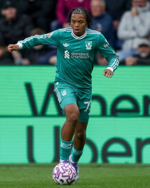 Liverpool 'dan Rio Ngumoha Premier Lig maçında Liverpool' a karşı Turf Moor, Burnley, Birleşik Krallık 'ta 14 Eylül 2025' te ilerliyor. 