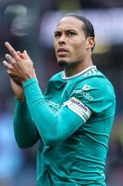 Liverpool 'dan Virgil van Dijk Premier Lig maçı sırasında Burnley Liverpool' a karşı Turf Moor, Burnley, İngiltere, 14 Eylül 2025 