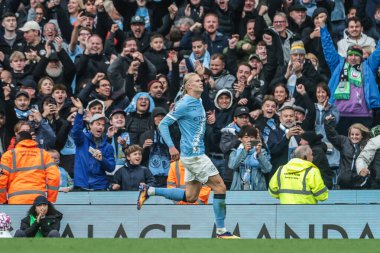 Manchester City 'den Erling Haaland 14 Eylül 2025' te Etihad Stadyumu 'nda Manchester City ile Manchester United arasındaki Premier League maçında 3-0' lık galibiyetini kutluyor.