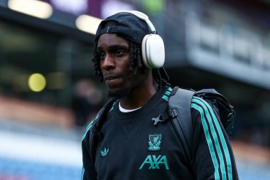 Liverpool 'dan Jeremie Frimpong, Burnley' nin Liverpool 'a karşı oynadığı 14 Eylül 2025 tarihli Premier Lig maçı öncesinde stadyuma geldi.