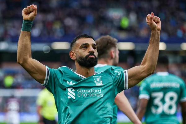 Liverpool 'dan Muhammed Salah, 14 Eylül 2025 tarihinde İngiltere' nin Burnley kentindeki Turf Moor 'da oynanan Premier Lig karşılaşmasında 1-0' lık galibiyeti kutluyor.