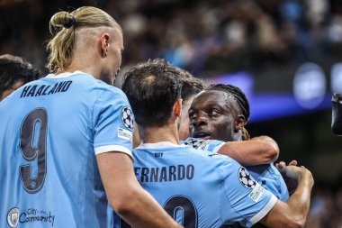 Manchester City 'den Jeremy Doku, UEFA Şampiyonlar Ligi 25 / 26 Faz MD1 Manchester City' nin Napoli Ligi 'ne karşı 18 Eylül 2025' te Manchester, İngiltere 'deki The City of Manchester Stadyumu' nda 2-0 'lık galibiyet golünü kutluyor. 