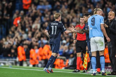Napoli 'den Kevin De Bruyne, Manchester City Stadyumu' nda Manchester Şampiyonlar Ligi 25 / 26 Faz MD1 Manchester City 'ye karşı Napoli Ligi' nde Manchester City taraftarları tarafından ayakta alkışlandı. 