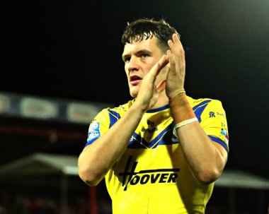 Josh Thewlis of Warrington Wolves applauds the fans after the Betfred Super League round 27 match Hull KR vs Warrington Wolves at Sewell Group Craven Park, Kingston upon Hull, United Kingdom, 18th September 2025 