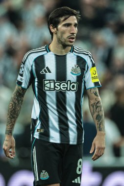 Newcastle 'dan Sandro Tonali UEFA Şampiyonlar Ligi 2025 / 26 Faz MD1 Faz United Barcelona' ya karşı St. James 's Park, Newcastle, İngiltere, 18 Eylül 2025