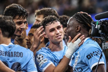 Manchester City 'den Jeremy Doku, UEFA Şampiyonlar Ligi 25 / 26 Faz MD1 Manchester City' nin Napoli Ligi 'ne karşı 18 Eylül 2025' te Manchester, İngiltere 'deki The City of Manchester Stadyumu' nda 2-0 'lık galibiyet golünü kutluyor. 