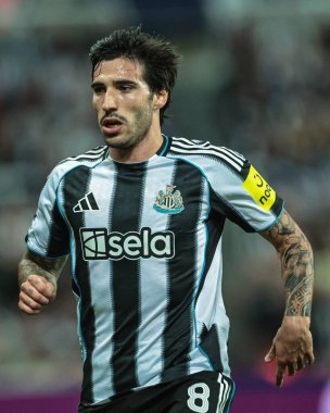 Newcastle 'dan Sandro Tonali UEFA Şampiyonlar Ligi 2025 / 26 Faz MD1 Faz United Barcelona' ya karşı St. James 's Park, Newcastle, İngiltere, 18 Eylül 2025 