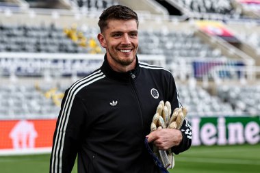 Newcastle Untie takımından Nick Pope, UEFA Şampiyonlar Ligi 2025 / 26 Faz MD1 Faz United ile Barcelona arasındaki St.James 's Park, Newcastle, İngiltere, 18 Eylül 2025' de stadyuma geldi. 