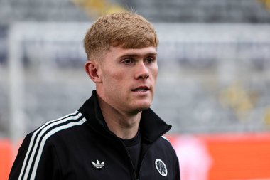 Lewis Hall of Newcastle Untie, UEFA Şampiyonlar Ligi 2025 / 26 Faz MD1 Faz Birleşmiş Barcelona 'nın 18 Eylül 2025' te St James 's Park, Newcastle, İngiltere' deki karşılaşması öncesinde stadyuma ulaştı.