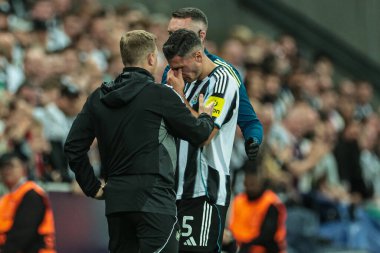 Newcastle Untie 'den Fabian Schar, UEFA Şampiyonlar Ligi 2025 / 26 Faz MD1 Newcastle United' a karşı St. James 's Park, Newcastle, İngiltere, 18 Eylül 2025' de açılan davada sakatlandı. 