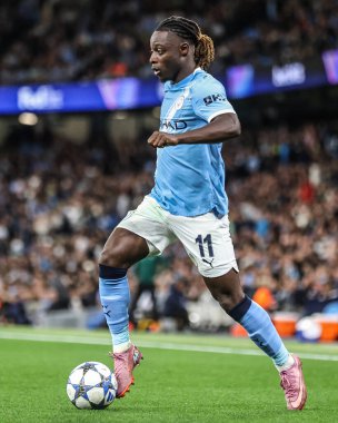 Manchester City 'den Jeremy Doku UEFA Şampiyonlar Ligi 2025 / 26 Faz MD1 Manchester City' ye karşı Napoli Ligi 'nde 18 Eylül 2025' te Manchester, İngiltere 'deki The City of Manchester Stadyumu' nda maç yapıyor.