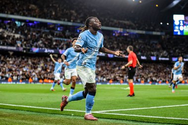 Manchester City 'den Jeremy Doku, UEFA Şampiyonlar Ligi 25 / 26 Faz MD1 Manchester City' nin Napoli Ligi 'ne karşı 18 Eylül 2025' te Manchester, İngiltere 'deki The City of Manchester Stadyumu' nda 2-0 'lık galibiyet golünü kutluyor. 