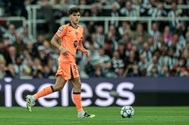 Barselona 'dan Pau Cubarsi, UEFA Şampiyonlar Ligi 2025 / 26 Faz MD1 Newcastle United Barcelona' ya karşı St. James 's Park, Newcastle, İngiltere, 18 Eylül 2025 
