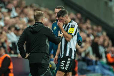 Newcastle Untie 'den Fabian Schar, UEFA Şampiyonlar Ligi 2025 / 26 Faz MD1 Newcastle United' a karşı St. James 's Park, Newcastle, İngiltere, 18 Eylül 2025' de açılan davada sakatlandı. 