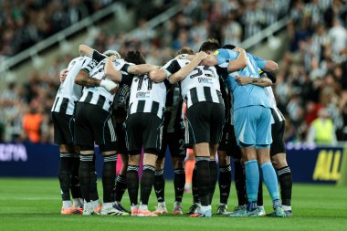 Newcastle United takımı, UEFA Şampiyonlar Ligi 2025 / 26 Faz MD1 Faz Birleşmiş Barcelona maçında 18 Eylül 2025 'te St James' s Park, Newcastle, İngiltere 'de bir araya geldi. 