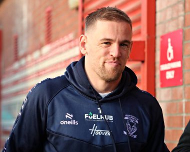 Matt Dufty of Warrington Wolves arrives before the Betfred Super League round 27 match Hull KR vs Warrington Wolves at Sewell Group Craven Park, Kingston upon Hull, United Kingdom, 18th September 2025