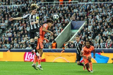 Newcastle Untied takımından Anthony Gordon, UEFA Şampiyonlar Ligi 2025 / 26 Faz MD1 Faz United ile Barcelona maçında 18 Eylül 2025 'te St James' s Park, Newcastle, İngiltere 'de karşı karşıya geldi.