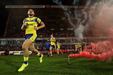Warrington Wolves 'tan Danny Walker 27. Betfred Süper Ligi karşılaşmasında Hull KR, Warrington Wolves' a karşı Sewell Group Craven Park, Kingston on Hull, İngiltere 'de 18 Eylül 2025' de oynanan karşılaşmadan önce koşuyor.