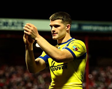 Jake Thewlis of Warrington Wolves applauds the fans after  the Betfred Super League round 27 match Hull KR vs Warrington Wolves at Sewell Group Craven Park, Kingston upon Hull, United Kingdom, 18th September 2025