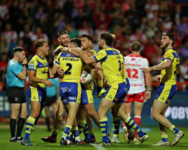 Warrington Wolves takımından Josh Thewlis, 18 Eylül 2025 tarihinde İngiltere 'nin Hull kenti üzerinde oynanan Sewell Group Craven Park' ta oynanan 27. 