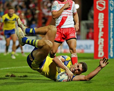 Warrington Wolves 'tan Sam Stone, 18 Eylül 2025' te İngiltere 'nin Hull kenti Kingston' daki Sewell Group Craven Park 'ta oynanan 27.